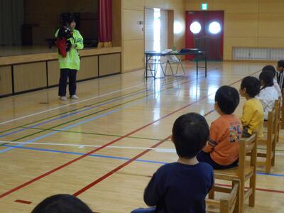 警察の方の交通講話